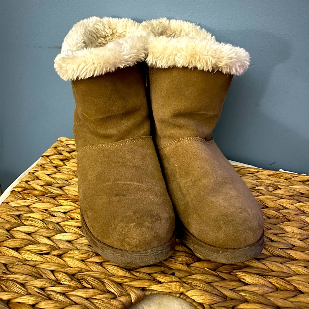 Tan Fleece Lined Boots Size 8
